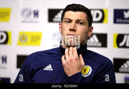 Scott McKenna della Scozia durante la conferenza stampa a Hampden Park, Glasgow. PREMERE ASSOCIAZIONE foto. Data immagine: Lunedì 19 novembre 2018. Scopri la storia di calcio della Pennsylvania Scotland. Il credito fotografico dovrebbe essere: Jane Barlow/PA Wire. Foto Stock