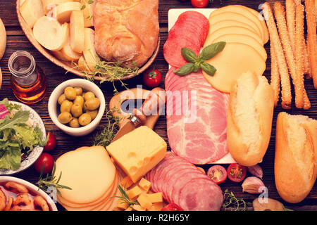 Tabella svedese con varietà di buon cibo, close up vista vintage Foto Stock