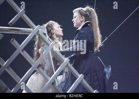 Il flauto magico Anno : 2005 Direttore del Regno Unito : Kenneth Branagh Amy Carson, Lyubov Petrova Foto Stock