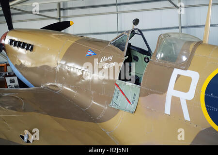 Close-up di area pozzetto di Spitfire Mk IX EN199 restaurato e conservato nella Battaglia di Malta Memorial Hangar presso il Museo dell'aviazione Foto Stock