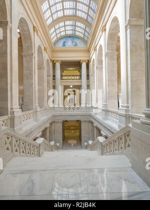 LITTLE ROCK, AK, STATI UNITI - 30 Maggio 2018: vista interna dell'Arkansas Capitol Building che mostra i lucernari e dipinti Foto Stock