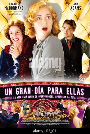 La sig.na Pettigrew vive per un giorno Anno : 2008 UK / USA Direttore : Bharat Nalluri Frances McDormand, Amy Adams, Lee ritmo poster del filmato (Sp) Foto Stock