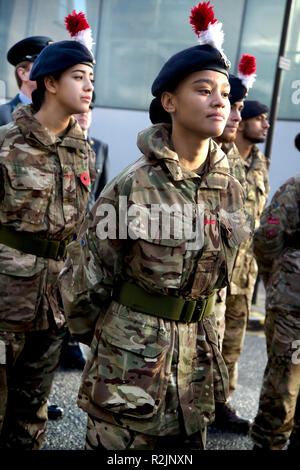 Giorno del Ricordo Parade. San Giovanni a Hackney. I giovani cadetti su parade, marching. Foto Stock