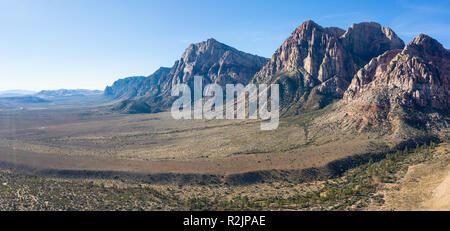 Spettacolari formazioni rocciose si trovano in Red Rock Canyon State Park appena al di fuori di Las Vegas, Nevada. Si tratta di un national Conservation Area. Foto Stock
