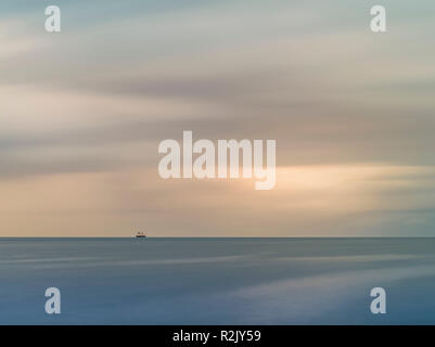 Nuvoloso umore sulla rada di fronte a Trieste Foto Stock