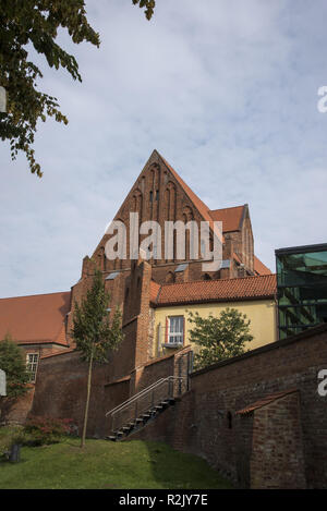 Il tedesco Museo Oceanografico è situato in stile gotico la chiesa di Santa Caterina a Stralsund in Mecklenbug-Vorpommern in Germania. Foto Stock