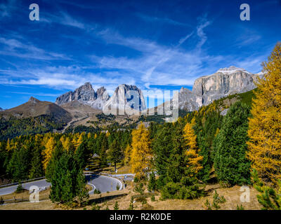 Gruppo del Sasso Lungo, sinistra Grohmannspitze, medio Fünffingerspitze, destra Sassolungo, pass, Passo Pordoi, Dolomiti, Alto Adige, Italia, Europa Foto Stock