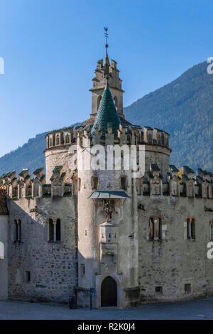 Castel Sant'Angelo nel monastero di Neustift vicino a Bressanone, Alto Adige, Italia, Europa Foto Stock