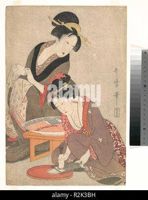 Le donne preparano il sashimi. Artista: Kitagawa Utamaro (giapponese, ca. 1754-1806). Cultura: il Giappone. Dimensioni: 15 x 10 in. (38,1 x 25,4 cm). Data: 1806-20. Utamaro ha ampliato la portata della bijin-ga, stampe di belle donne, rimuovendo i tradizionali vincoli idealizing del genere e immissione di belle donne nel contesto della vita ordinaria. Tra i temi in discussione ha esplorato in questo ampliamento della sua materia sono state le attività di cucina. Museo: Metropolitan Museum of Art di New York, Stati Uniti d'America. Foto Stock