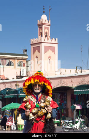 Il Marocco Marrakech, Djemaa el-Fna, acqua venditore, Foto Stock