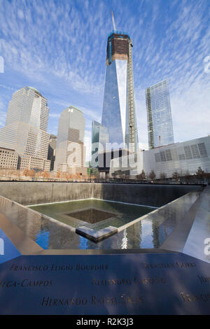 Stati Uniti d'America, New York City, Manhattan, Down Town, Ground Zero 9/11 monumento, Sud piscina, Foto Stock