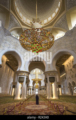 Persona di Sheik Zayed Grande Moschea di Abu Dhabi, Foto Stock