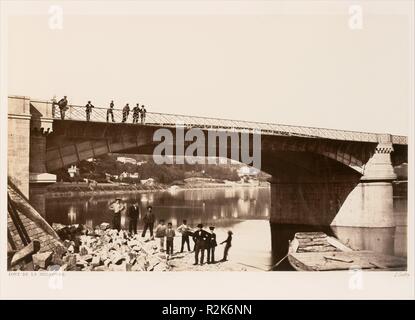 Pont de la Mulatiere. Artista: Édouard Baldus (Francese, nato Prussia, 1813-1889). Dimensioni: Immagine: 28,3 x 44,3 cm (11 1/8 x 17 7/16 in.). Montaggio: 46 x 60,5 cm (18 1/8 x 23 13/16 in.). Data: ca. 1861. Museo: Metropolitan Museum of Art di New York, Stati Uniti d'America. Foto Stock