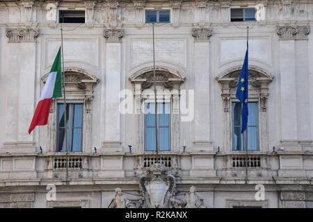 Il Palazzo della Consulta, sede della Corte costituzionale italiana, Roma, Italia. Foto Stock