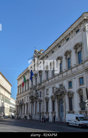 Il Palazzo della Consulta, sede della Corte costituzionale italiana, Roma, Italia. Foto Stock