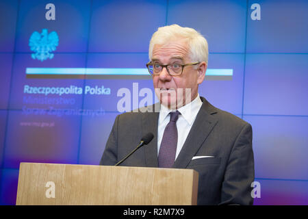 Il ministro degli Affari esteri della Polonia Jacek Czaputowicz durante la conferenza stampa al ministero a Varsavia in Polonia il 3 ottobre 2018 Foto Stock