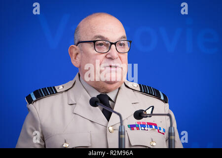 Presidente della NATO Comitato militare, AIR CHIEF MARSHAL Sir Stuart Peach durante la conferenza stampa che riassume i militari della NATO Conferenza Comitato incontro al Double Tree by Hilton hotel a Varsavia in Polonia il 29 settembre 2018 Foto Stock