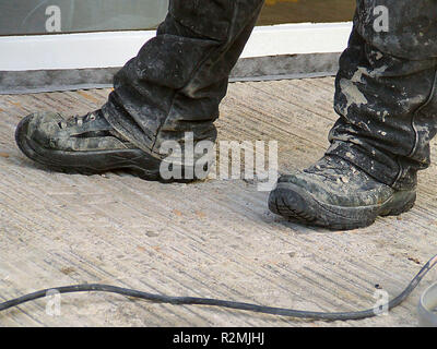 Sporchi scarpe da lavoro Foto Stock