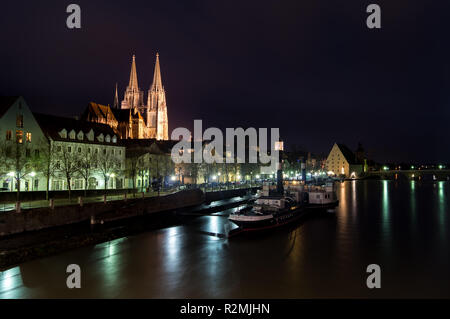 Notte sul Danubio in Regensbourg Foto Stock