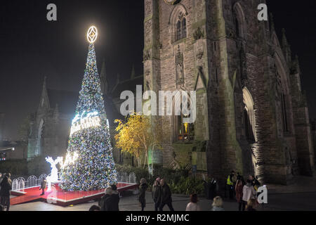 Birmingham Natale tedesco è il mercato più grande all'aperto il mercato di Natale nel Regno Unito e il più grande mercato tedesco al di fuori della Germania e Austria. Foto Stock