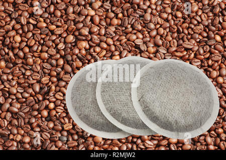 Le cialde di caffè in chicchi di caffè Foto Stock