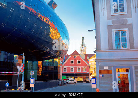 Graz paesaggio urbano moderno e architettura storica street view, Stiria regione dell'Austria Foto Stock