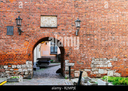 John's Yard. Mura della città vecchia, Riga, Lettonia, Paesi baltici, Europa. Foto Stock