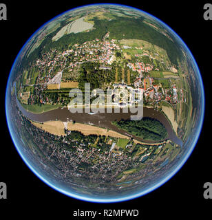 Il castello di Pillnitz, Elba, giardino barocco, vista aerea, Maille-Bahn, Dresda, Sassonia, Germania, Europa, fisheye, obiettivo fisheye, rotondo Foto Stock