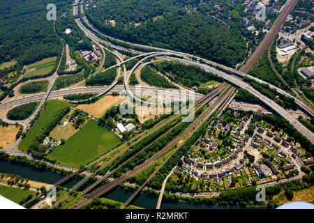 Spaghetti incrocio Duisburg Kaiserberg A40 e A3, RUHR.2010 - still-life sulla A40, a Mülheim an der Ruhr, la zona della Ruhr, Renania settentrionale-Vestfalia, Germania, Europa Foto Stock