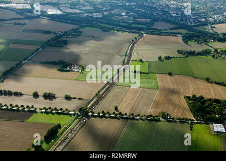 Vista aerea, Seseke, arte, riserva, Markus Ambach, il parco in miniatura, la flora e la Fauna Kamen Kamen, arte al Seseke, Koerner Bach, camminare sull'acqua, percorso Arte nell'area Seseke, la zona della Ruhr, Renania settentrionale-Vestfalia, Germania, Europa Foto Stock