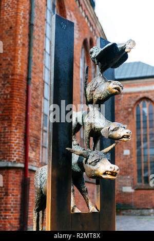 La scultura della città Musicanti di Brema. Riga, Lettonia, Paesi baltici, Europa. Foto Stock