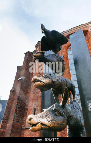 La scultura della città Musicanti di Brema. Riga, Lettonia, Paesi baltici, Europa. Foto Stock