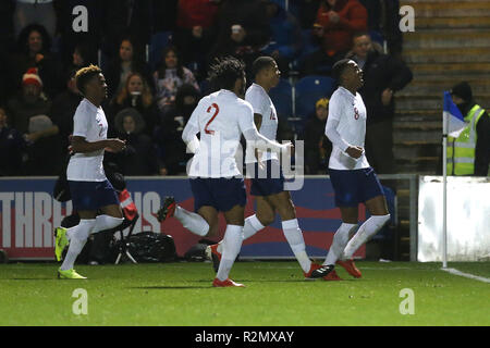 Willock Giuseppe d'Inghilterra celebra il suo punteggio sideÕs primo obiettivo durante la International amichevole tra Inghilterra U20 e Germania U20 a JobServe Comunità Stadium il 19 novembre 2018 a Colchester, Inghilterra. (Foto di Paolo Chesterton/phcimages.com) Foto Stock