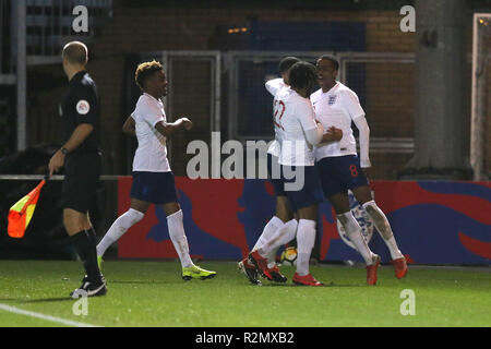 Willock Giuseppe d'Inghilterra celebra il suo punteggio sideÕs primo obiettivo durante la International amichevole tra Inghilterra U20 e Germania U20 a JobServe Comunità Stadium il 19 novembre 2018 a Colchester, Inghilterra. (Foto di Paolo Chesterton/phcimages.com) Foto Stock