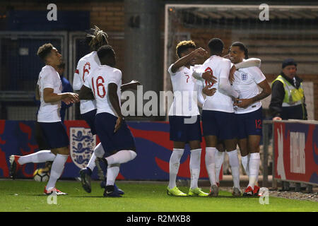 Willock Giuseppe d'Inghilterra celebra il suo punteggio sideÕs primo obiettivo durante la International amichevole tra Inghilterra U20 e Germania U20 a JobServe Comunità Stadium il 19 novembre 2018 a Colchester, Inghilterra. (Foto di Paolo Chesterton/phcimages.com) Foto Stock