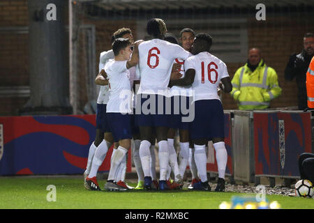 Willock Giuseppe d'Inghilterra celebra il suo punteggio sideÕs primo obiettivo durante la International amichevole tra Inghilterra U20 e Germania U20 a JobServe Comunità Stadium il 19 novembre 2018 a Colchester, Inghilterra. (Foto di Paolo Chesterton/phcimages.com) Foto Stock