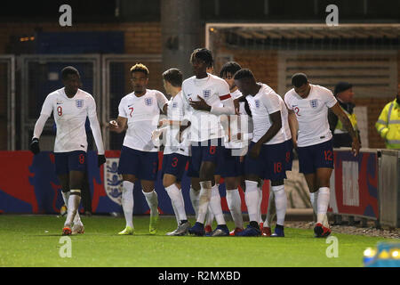 Willock Giuseppe d'Inghilterra celebra il suo punteggio sideÕs primo obiettivo durante la International amichevole tra Inghilterra U20 e Germania U20 a JobServe Comunità Stadium il 19 novembre 2018 a Colchester, Inghilterra. (Foto di Paolo Chesterton/phcimages.com) Foto Stock