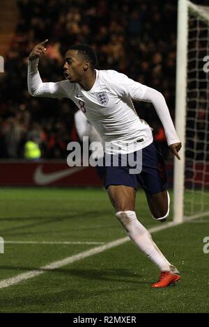 Willock Giuseppe d'Inghilterra celebra dopo scoring per renderlo 1-0 durante la International amichevole tra Inghilterra U20 e Germania U20 a JobServe Comunità Stadium il 19 novembre 2018 a Colchester, Inghilterra. (Foto di Matt Bradshaw/phcimages.com) Foto Stock