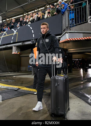 Gelsenkirchen (Germania). Xix Nov, 2018. Marco REUS, 11 DFB a arrivo alla Veltins Arena GERMANIA - PAESI BASSI Importante: DFB regolamenti vietano qualsiasi uso di fotografie come sequenze di immagini e/o quasi-video. Nazioni Football League, stagione 2018/2019, Gelsenkirchen, Germania, 19 novembre 2018. DFB, © Peter Schatz / Alamy Live News Foto Stock