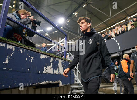 Gelsenkirchen (Germania). Xix Nov, 2018. Kai HAVERTZ, DFB 23 all arrivo alla Veltins Arena GERMANIA - PAESI BASSI Importante: DFB regolamenti vietano qualsiasi uso di fotografie come sequenze di immagini e/o quasi-video. Nazioni Football League, stagione 2018/2019, Gelsenkirchen, Germania, 19 novembre 2018. DFB, © Peter Schatz / Alamy Live News Foto Stock