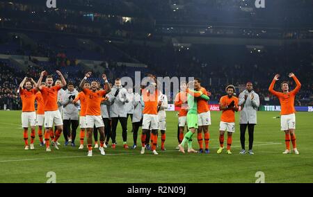 Gelsenkirchen, Deutschland. Xix Nov, 2018. firo: 19.11.2018, calcio, Landerspiel, squadra nazionale, stagione 2018/2019, UEFA lega delle nazioni, GER, Germania - NED, Paesi Bassi, Olanda, 2: 2 finale di giubilo, giubilo, tubicini, chiama, più di 5 cinque giocatori, NED Memphis Depay, NED Luuk de Jong, NED Virgilio van Dijk, NED Matthijs de Ligt, NED Daley cieco | Utilizzo di credito in tutto il mondo: dpa/Alamy Live News Foto Stock