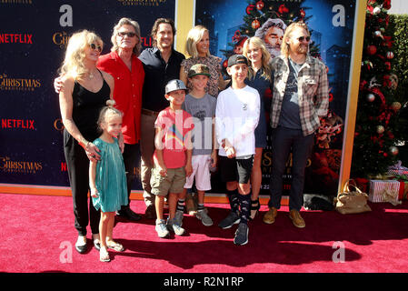 Los Angeles, CA, Stati Uniti d'America. Xviii Nov, 2018. 18 Novembre 2018 - Los Angeles, California - Goldie Hawn, Kurt Russell, Oliver Hudson, Erinn Bartlett, Wyatt Russell, Sanne Hamers, Bodhi Hawn Hudson, Wilder Brooks Hudson, Rio Hudson. ''Le cronache di Natale'' Netflix Premiere Mondiale tenutosi a Bruin Westwood. Credito foto: F. Sadou/AdMedia Credito: F. Sadou/AdMedia/ZUMA filo/Alamy Live News Foto Stock