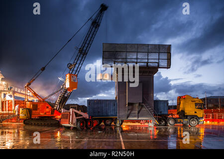 Kinsale, Cork, Irlanda. Xx Novembre, 2018. Nave cargo Waaldijk stato scaricato del suo carico di alimenti per animali presso il dock a Kinsale, Co. Cork, Irlanda Foto Stock