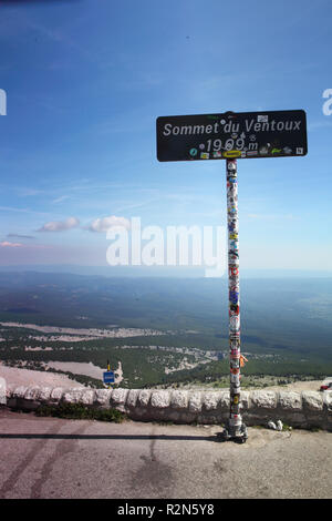 Ventoux, Frankreich. 13 Luglio, 2018. Vista del picco sul Mont Ventoux | Utilizzo di credito in tutto il mondo: dpa/Alamy Live News Foto Stock