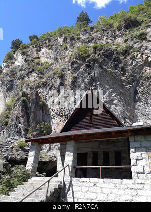 Escursione nel Parco Nazionale di Aiguestortes lungo la valle di Monastero nei Pirenei spagnoli - Bergkirche, registrati su 14.09.2018 | Utilizzo di tutto il mondo Foto Stock