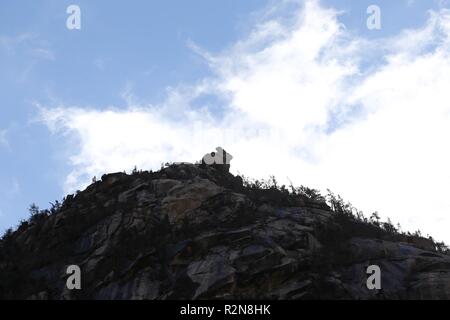 Pyongyang. 9 Nov, 2018. Foto scattata il 9 novembre 9, 2018 mostra lo scenario del Monte Kumgang scenic area. Una due giorni di nord-sud evento congiunto si è conclusa domenica presso la zona speciale per i tour internazionali del monte Kumgang nella parte sud-orientale della Repubblica Popolare Democratica di Corea (DPRK) in occasione del ventesimo anniversario del monte Kumgang programma per il turismo. Credito: Cheng Dayu/Xinhua/Alamy Live News Foto Stock