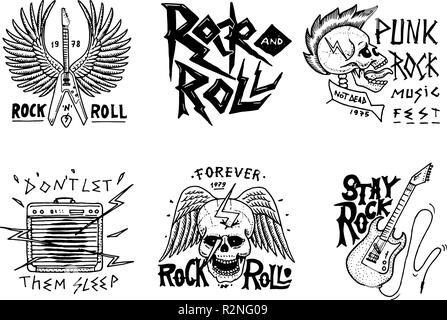 Set di Rock and Roll music simboli con chitarra, Ali e cranio. etichette, logo. Metallo pesante i modelli per la progettazione di t-shirt, festa notturna e festival. Disegnato a mano. Schizzo inciso. Illustrazione Vettoriale