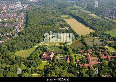 Castello d'acqua Herten con parco barocco, Herten, la zona della Ruhr, Renania settentrionale-Vestfalia, Germania, Europa Foto Stock