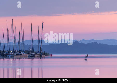 Porto di Übersee a Chiemsee, Chiemgau, Alta Baviera, Baviera, Germania meridionale, Germania, Europa Foto Stock