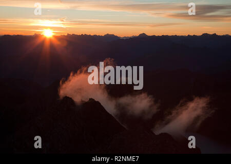 Atmosfera mattutina sulla montagna Schesaplana, Rätikon Mountain Range, Vorarlberg, Austria Foto Stock